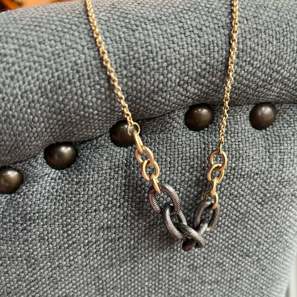 Grayling chain necklace textured